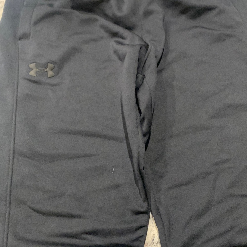 Under Armour black sweatpants excellent condition